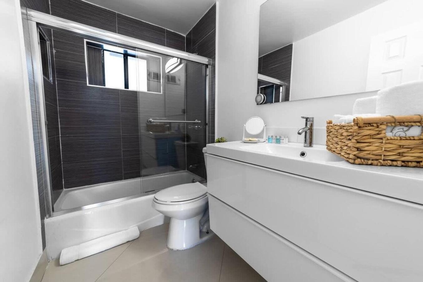 Private Heated Pool Villa In Ftl Near Beach 劳德代尔堡 外观 照片